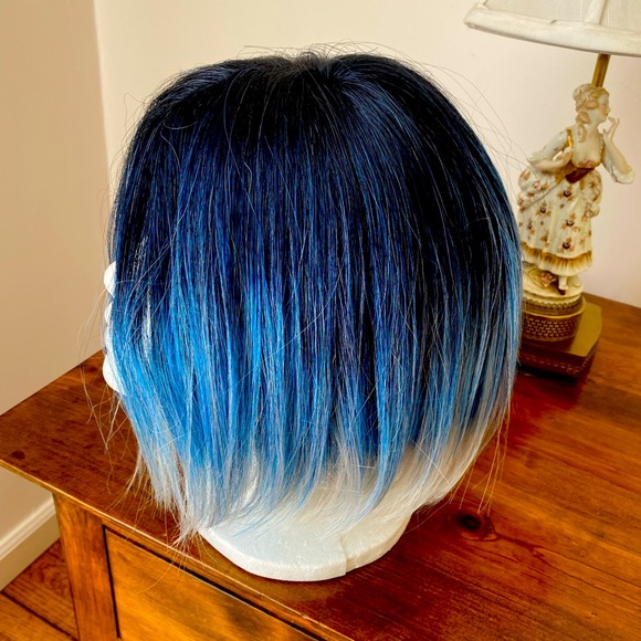 Blue/Gray wig - Picture 2 of 2